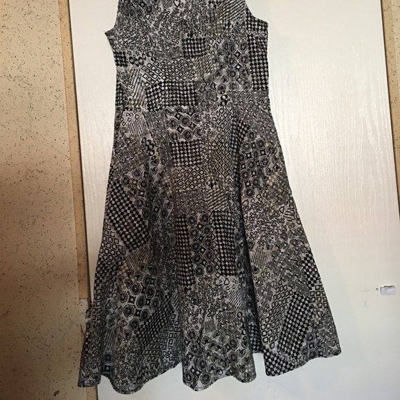 Dress - Picture 8 of 8